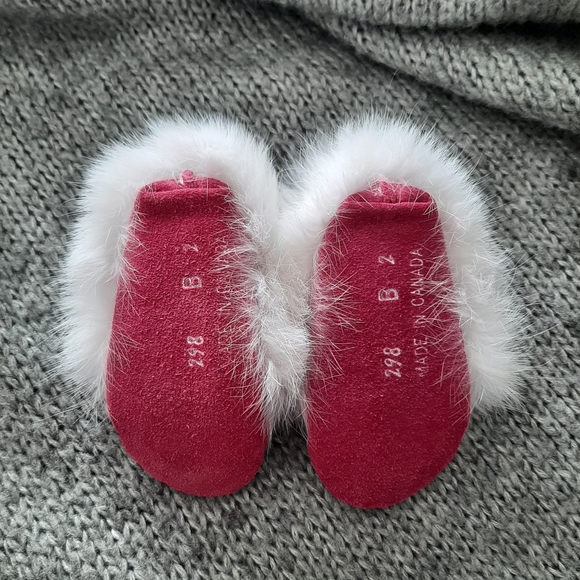 Leather Moccasins with Fur Trim, Fuchia, Size 2 Infant NWOT - Picture 2 of 6
